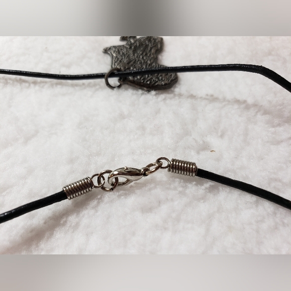 OFFICIAL RESIDENT EVIL 5 Kijuju Necklace Promo Capcom Rare - Picture 9 of 12